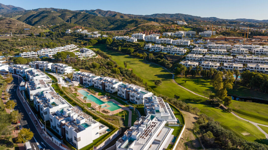 Santa Clara Homes - Appartement avec solarium privé et piscine - Vie en première ligne de golf à Marbella Est