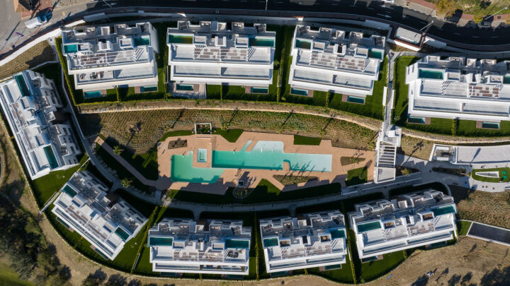 Santa Clara Homes - Apartment with private solarium & pool - Frontline Golf Living in Marbella East