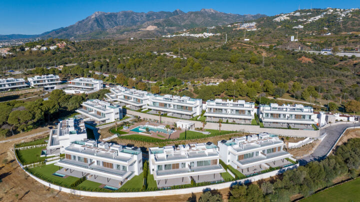 Santa Clara Homes - Apartment with private solarium & pool - Frontline Golf Living in Marbella East