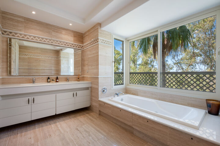 La Trinidad 224 - Turnkey three-bedroom apartment with sea views in La Trinidad, Marbella Golden Mile