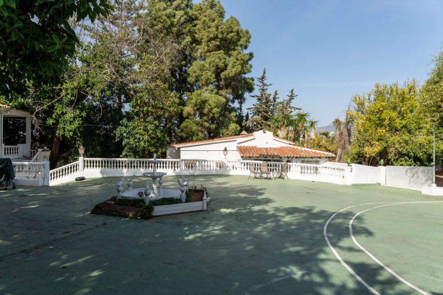 7,830 m² development plot in Rio Verde, Marbella Golden Mile, with potential for six villas. - 7,830 m² development plot in Rio Verde, Marbella Golden Mile, with potential for six villas.
