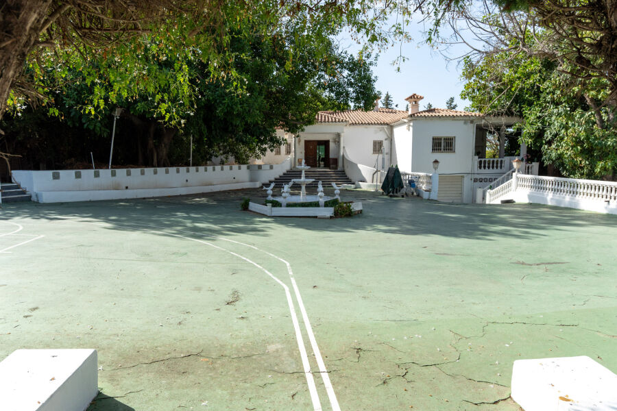 7,830 m² development plot in Rio Verde, Marbella Golden Mile, with potential for six villas. - 7,830 m² development plot in Rio Verde, Marbella Golden Mile, with potential for six villas.