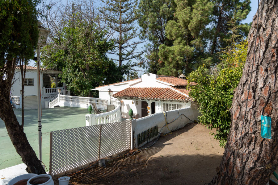 7,830 m² development plot in Rio Verde, Marbella Golden Mile, with potential for six villas. - 7,830 m² development plot in Rio Verde, Marbella Golden Mile, with potential for six villas.
