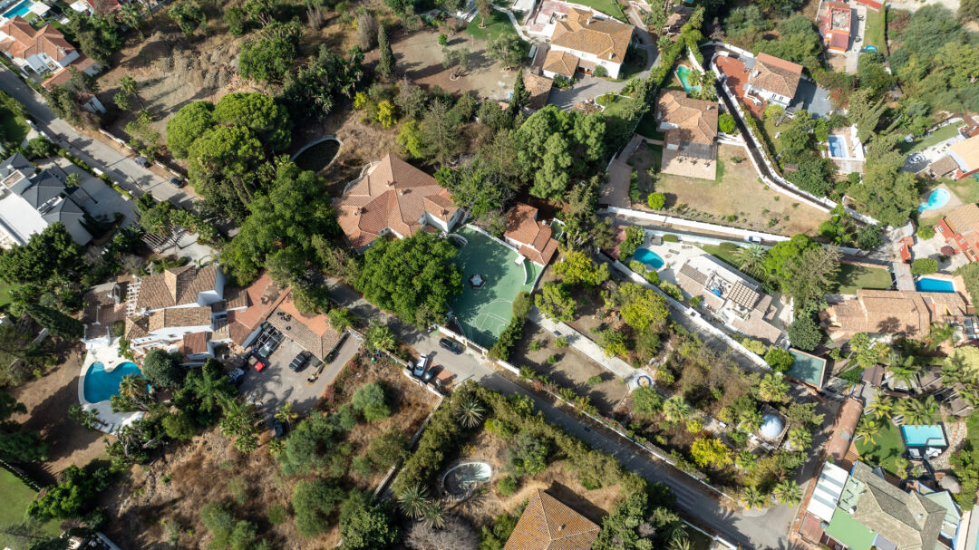 7,830 m² development plot in Rio Verde, Marbella Golden Mile, with potential for six villas. - 7,830 m² development plot in Rio Verde, Marbella Golden Mile, with potential for six villas.