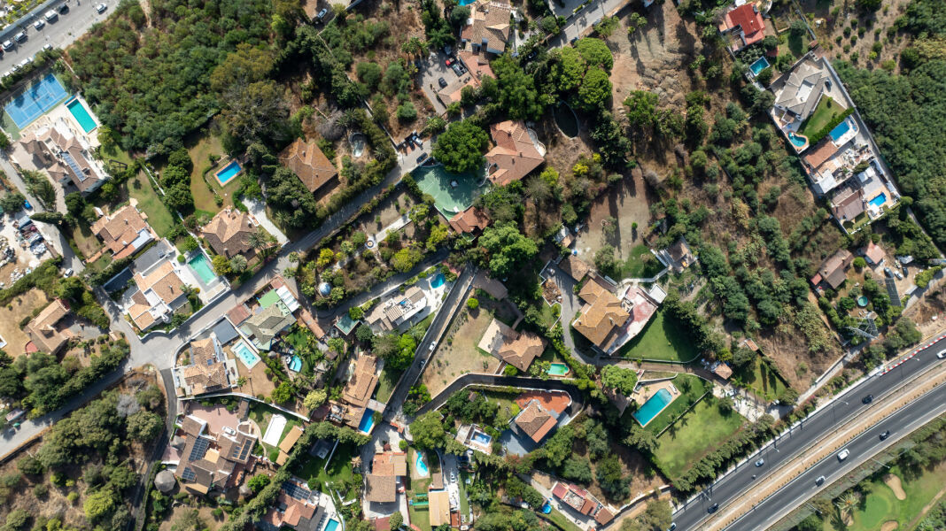 7,830 m² development plot in Rio Verde, Marbella Golden Mile, with potential for six villas. - 7,830 m² development plot in Rio Verde, Marbella Golden Mile, with potential for six villas.