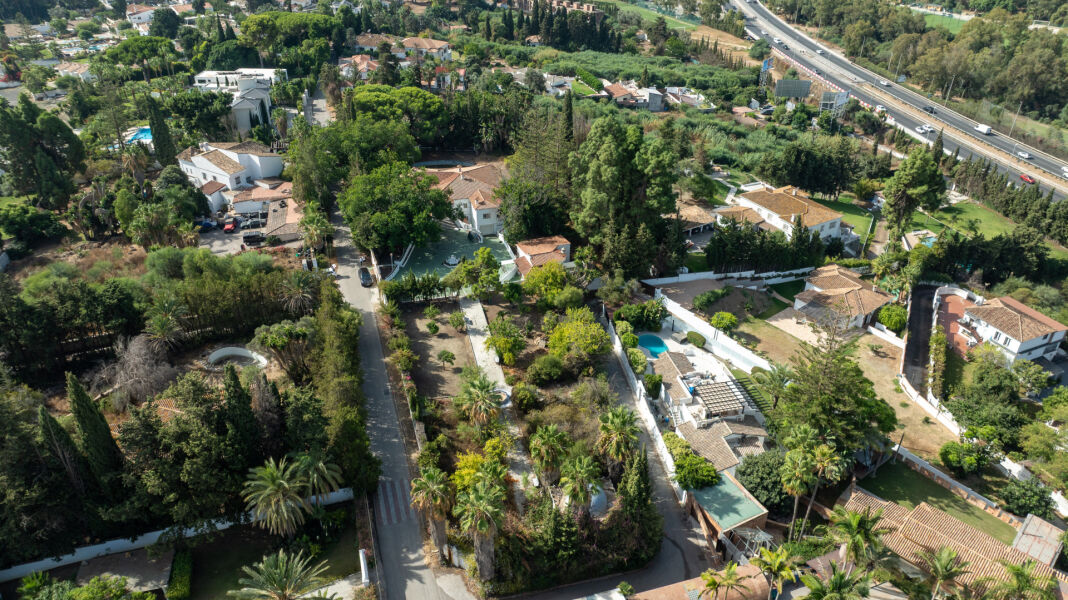 7,830 m² development plot in Rio Verde, Marbella Golden Mile, with potential for six villas. - 7,830 m² development plot in Rio Verde, Marbella Golden Mile, with potential for six villas.