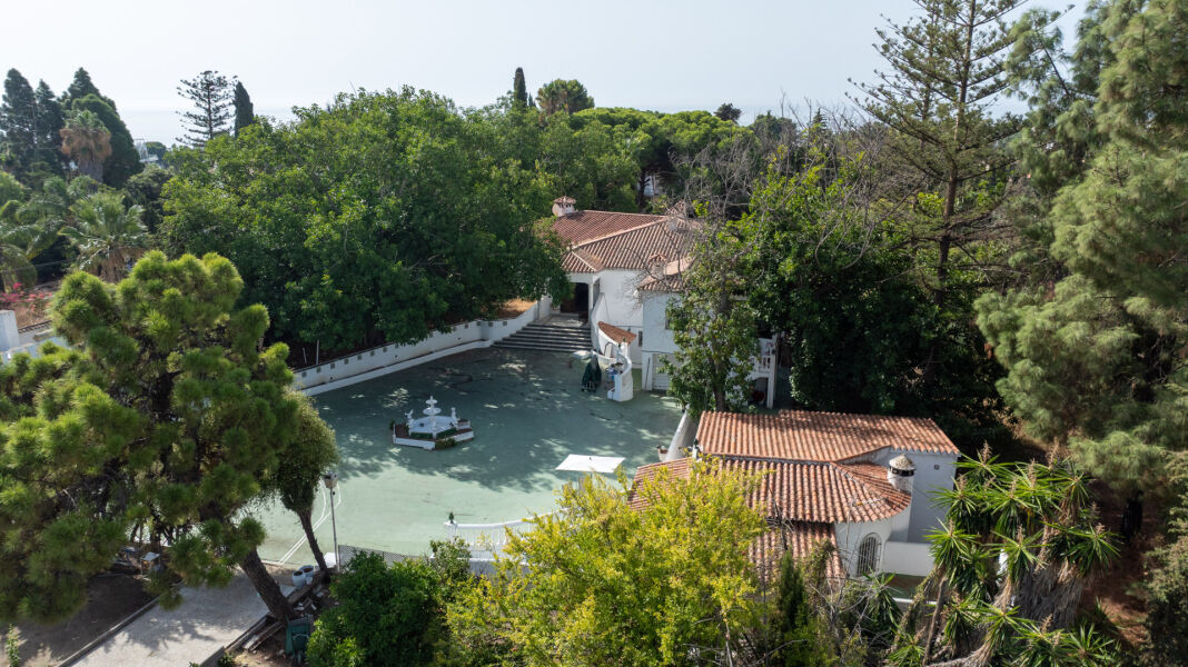 7,830 m² development plot in Rio Verde, Marbella Golden Mile, with potential for six villas. - 7,830 m² development plot in Rio Verde, Marbella Golden Mile, with potential for six villas.
