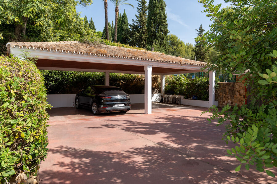 7,830 m² development plot in Rio Verde, Marbella Golden Mile, with potential for six villas. - 7,830 m² development plot in Rio Verde, Marbella Golden Mile, with potential for six villas.