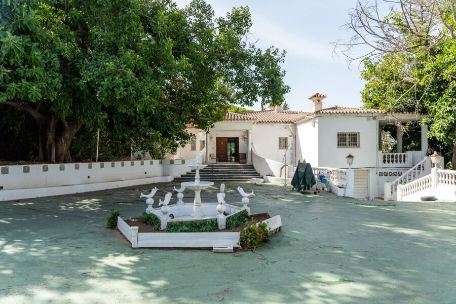 7,830 m² development plot in Rio Verde, Marbella Golden Mile, with potential for six villas. - 7,830 m² development plot in Rio Verde, Marbella Golden Mile, with potential for six villas.