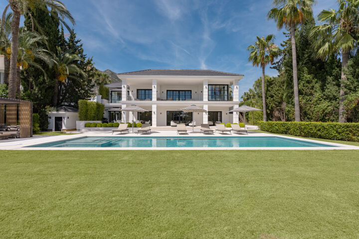 Villa Marusha - Sophisticated Andalusian Villa with Modern Design in Sierra Blanca