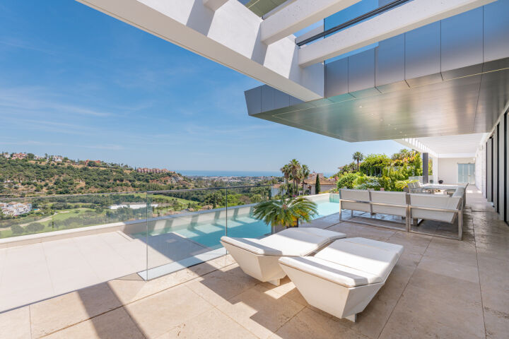 Villa Kasia - Modern Residence Framed by Sea and Mountain Views
