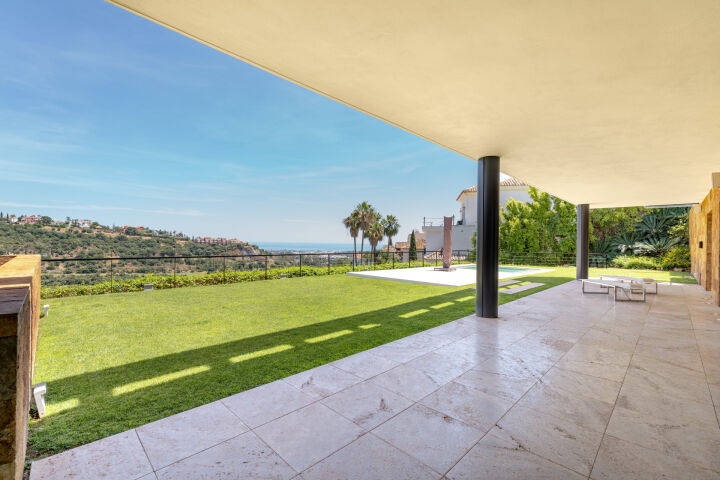 Villa Kasia - Modern Residence Framed by Sea and Mountain Views
