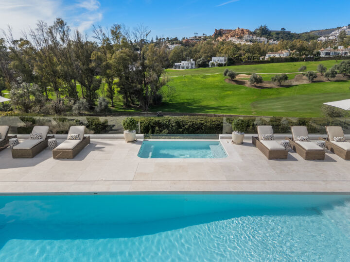 Villa Elba - Renovated Frontline Golf Villa in Los Naranjos, Nueva Andalucía