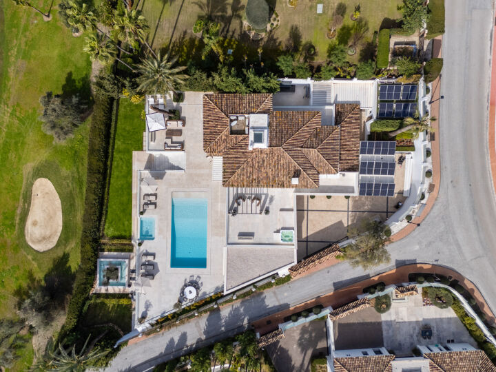 Villa Elba - Renovated Frontline Golf Villa in Los Naranjos, Nueva Andalucía