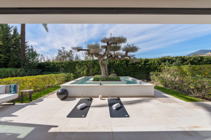 Villa Elba - Renovated Frontline Golf Villa in Los Naranjos, Nueva Andalucía
