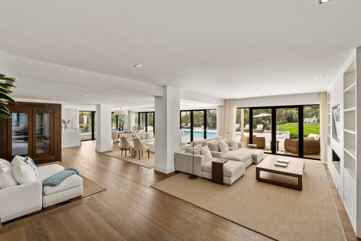Villa Elba - Renovated Frontline Golf Villa in Los Naranjos, Nueva Andalucía
