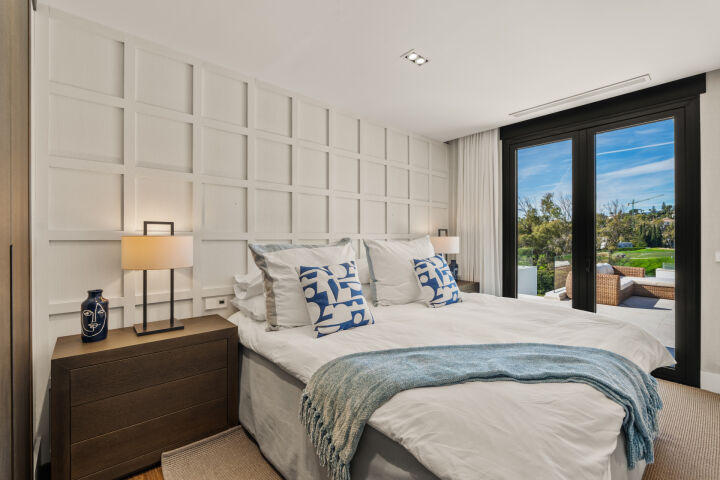 Villa Elba - Renovated Frontline Golf Villa in Los Naranjos, Nueva Andalucía