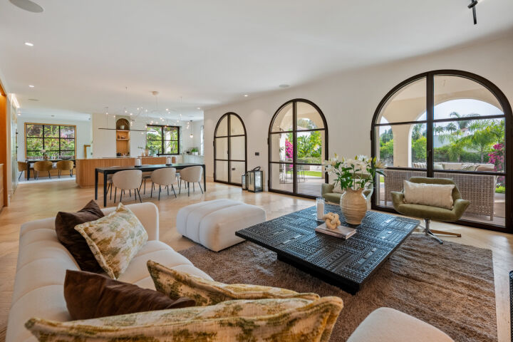 Linda Vista 240 - Charming Villa with Contemporary Flair