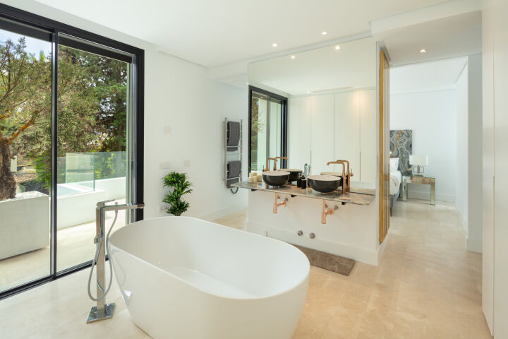 Villa Cypress - Impressive Property with Panoramic Views