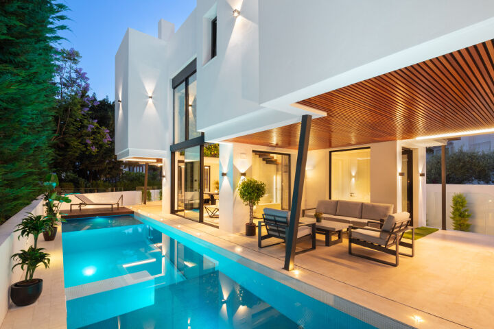 Villa Cypress - Impressive Property with Panoramic Views