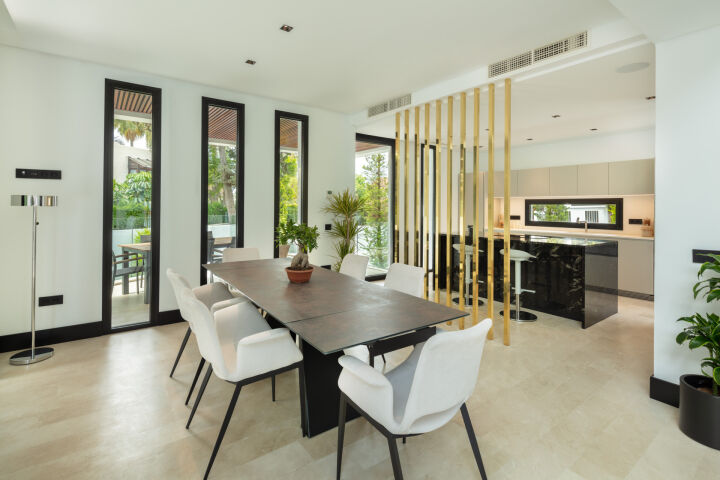 Villa Cypress - Impressive Property with Panoramic Views