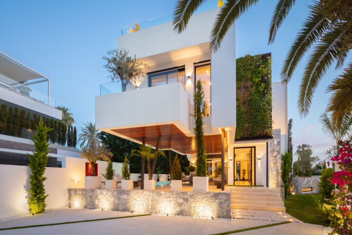 Villa Cypress - Impressive Property with Panoramic Views