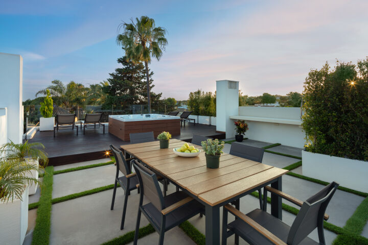 Villa Cypress - Impressive Property with Panoramic Views