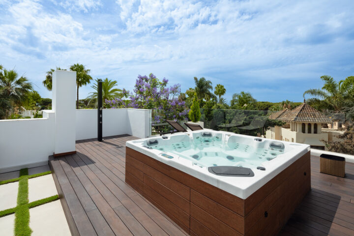 Villa Cypress - Impressive Property with Panoramic Views