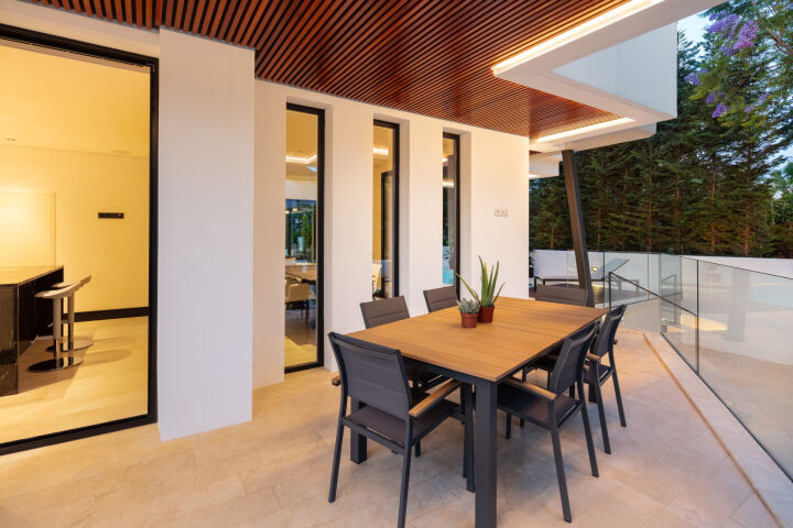 Villa Cypress - Impressive Property with Panoramic Views