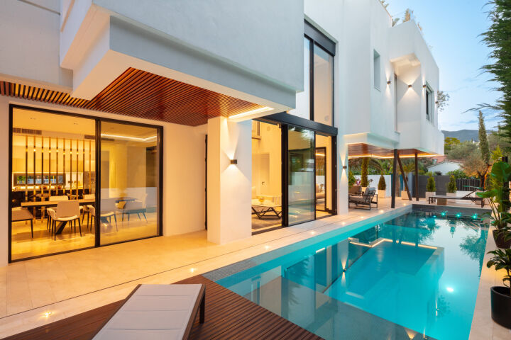 Villa Cypress - Impressive Property with Panoramic Views