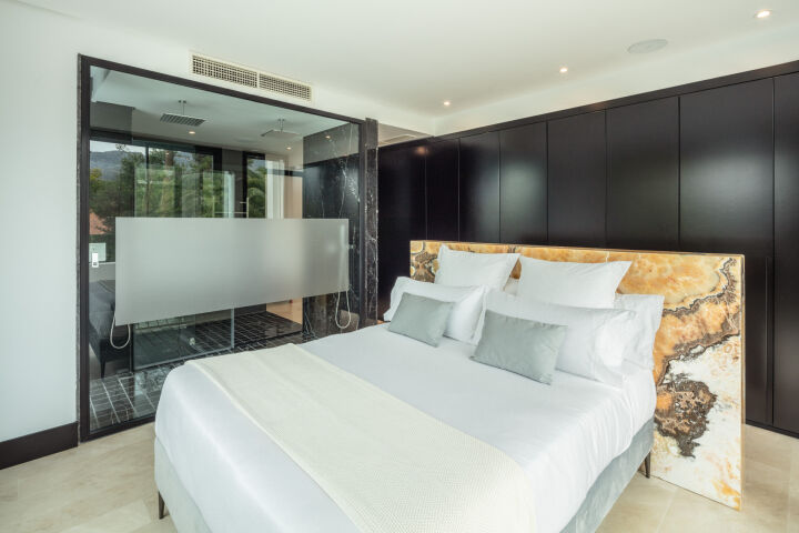 Villa Cypress - Impressive Property with Panoramic Views