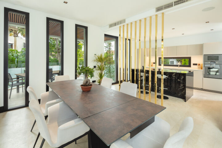 Villa Cypress - Impressive Property with Panoramic Views