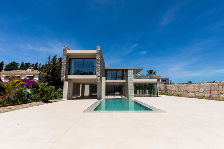 Pavilions 1 - New-Build Villa Steps from the Beach