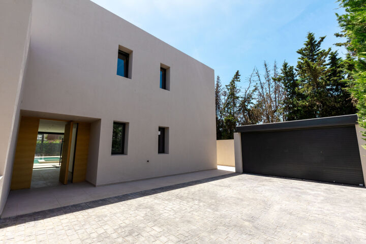 Pavilions 1 - New-Build Villa Steps from the Beach