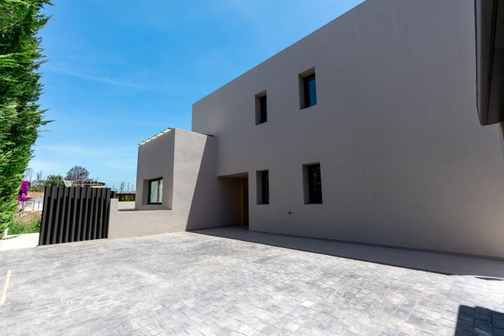 Pavilions 1 - New-Build Villa Steps from the Beach