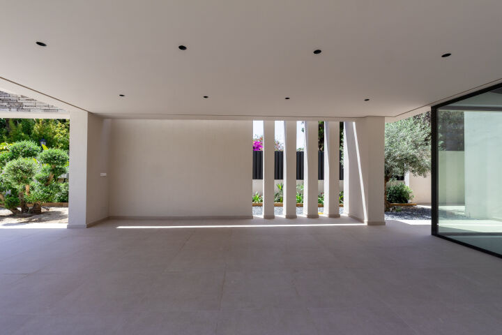 Pavilions 1 - New-Build Villa Steps from the Beach