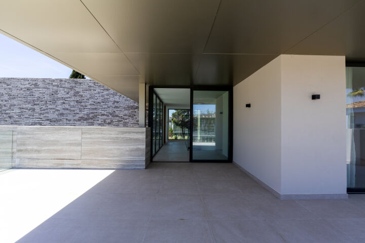 Pavilions 1 - New-Build Villa Steps from the Beach