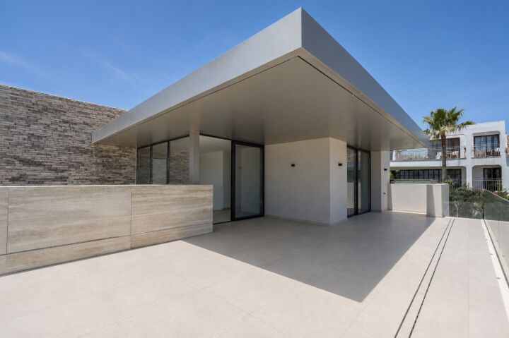 Pavilions 1 - New-Build Villa Steps from the Beach