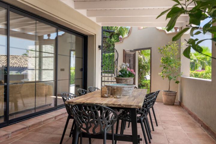 Villa Auli - Stunning Renovated Villa with Sweeping Sea Views