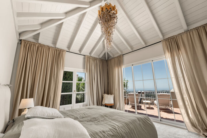 Villa Auli - Stunning Renovated Villa with Sweeping Sea Views