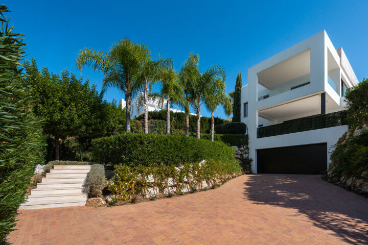 Los Olivos 14 - Luxurious Home in a Gated Community in Nueva Andalucia