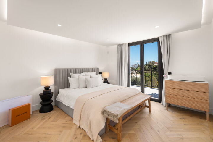 Villa Amra - An Impeccably Renovated Villa With Panoramic Sea and Mountain Views in Monte Halcones, Benahavis