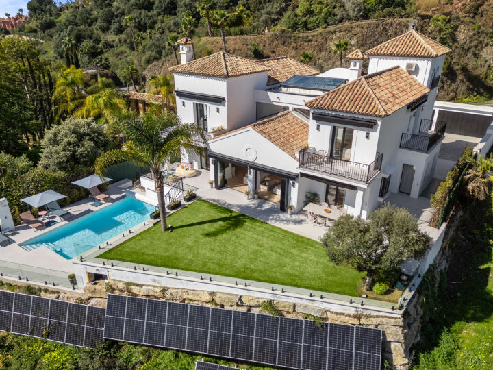 Villa Amra - An Impeccably Renovated Villa With Panoramic Sea and Mountain Views in Monte Halcones, Benahavis