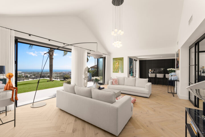 Villa Amra - An Impeccably Renovated Villa With Panoramic Sea and Mountain Views in Monte Halcones, Benahavis