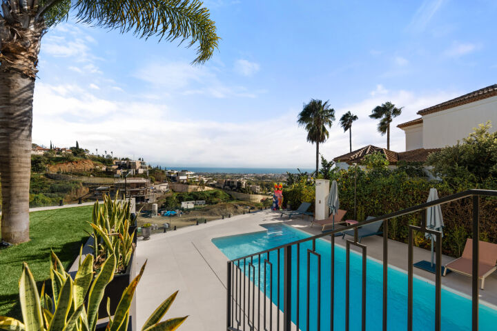 Villa Amra - An Impeccably Renovated Villa With Panoramic Sea and Mountain Views in Monte Halcones, Benahavis