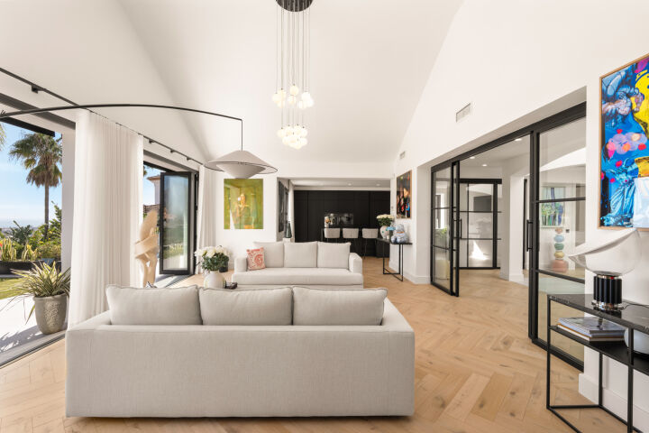 Villa Amra - An Impeccably Renovated Villa With Panoramic Sea and Mountain Views in Monte Halcones, Benahavis
