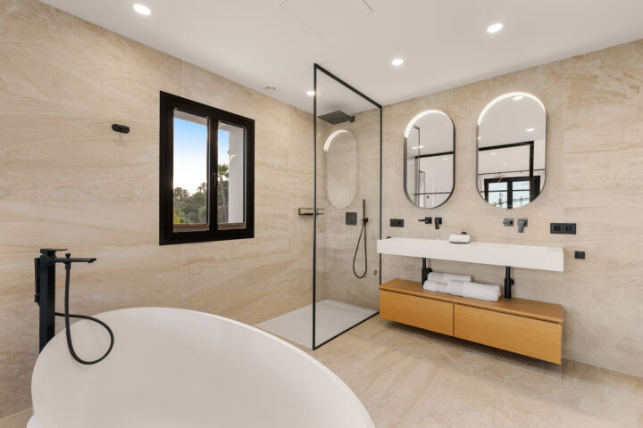 Villa Amra - An Impeccably Renovated Villa With Panoramic Sea and Mountain Views in Monte Halcones, Benahavis