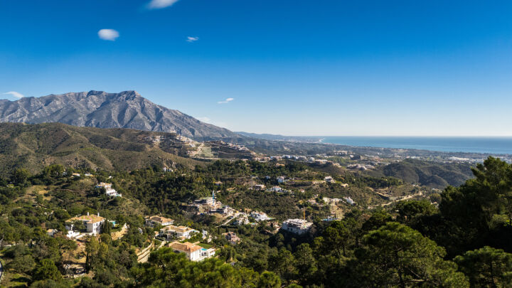 The Net - Plot in La Zagaleta - Southeast-Facing Plot with Approved Project in La Zagaleta