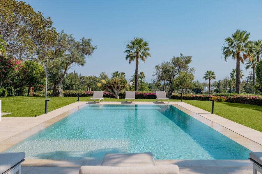 Villa Naranjos - Vivienda moderna y elegante con vistas al campo de golf en Nueva Andalucía