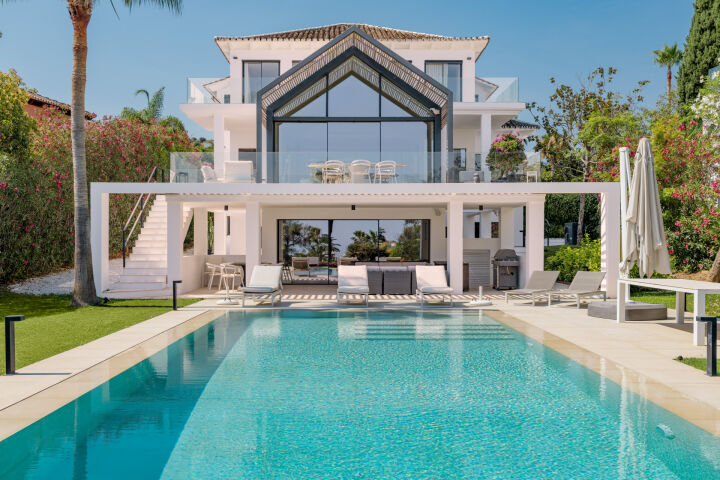 Villa Los Naranjos - Stylish Modern Home with Golf Views in Nueva Andalucía